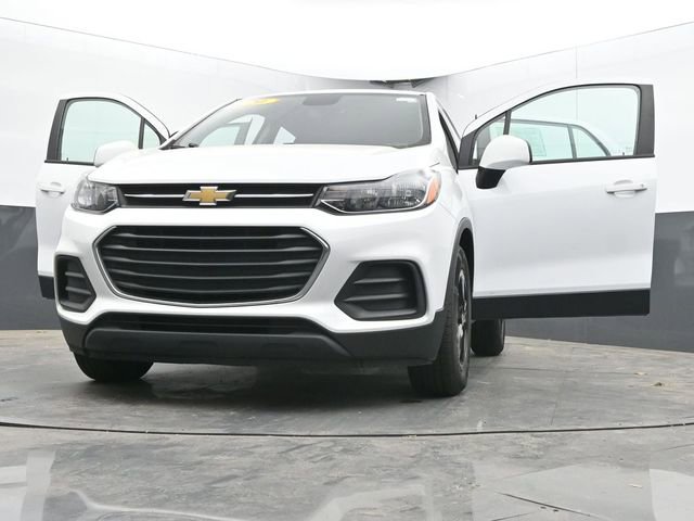 Used 2020 Chevrolet Trax LS FWD image 48