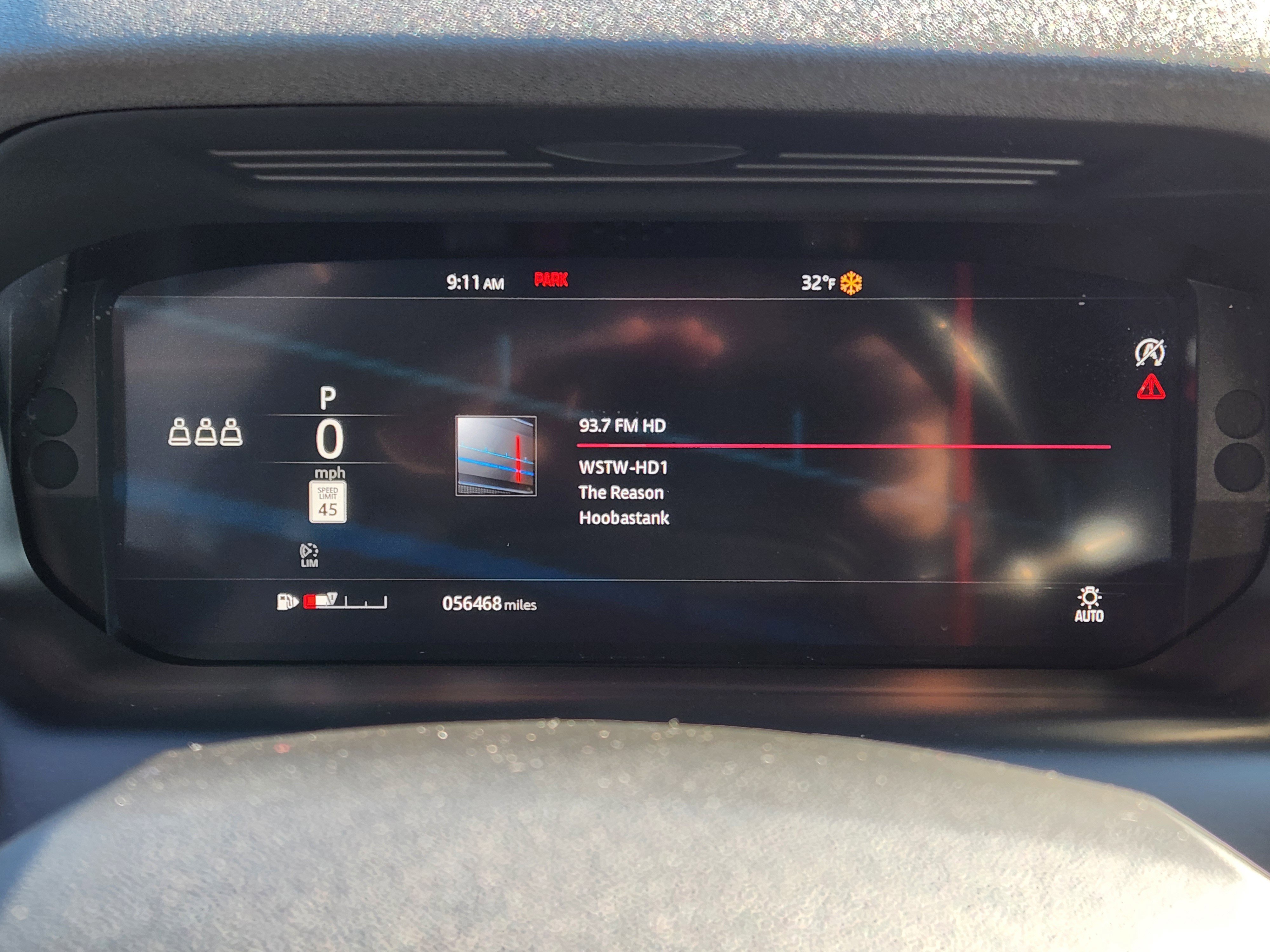 Used 2020 Land Rover Discovery Sport SE image 19