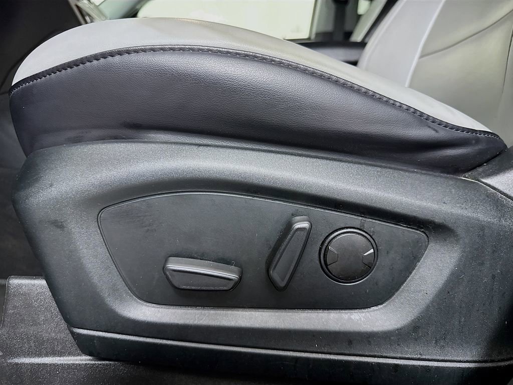 Used 2021 Ford Explorer XLT w/ Equipment Group 202A image 17