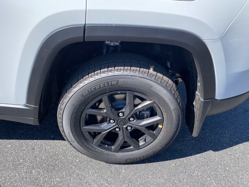 New 2027 Jeep Grand Cherokee Altitude AWD/4WD image 7