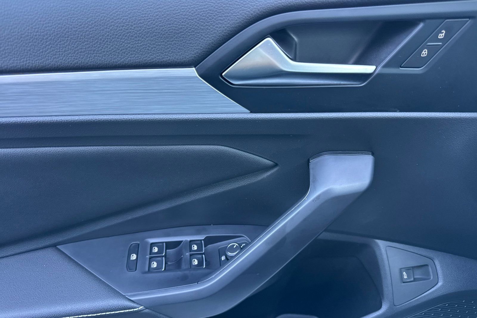 Certified 2025 Volkswagen Jetta Sport image 11