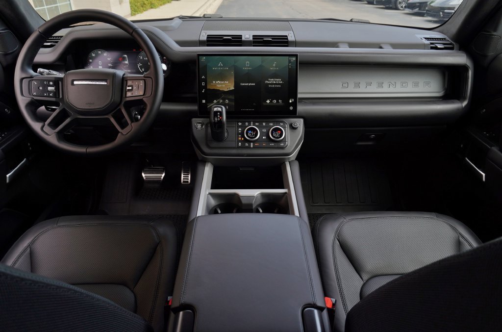 New 2026 Land Rover Defender 130 V8 AWD/4WD image 9
