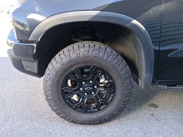 Used 2023 Chevrolet Silverado 1500 ZR2 w/ Technology Package image 10