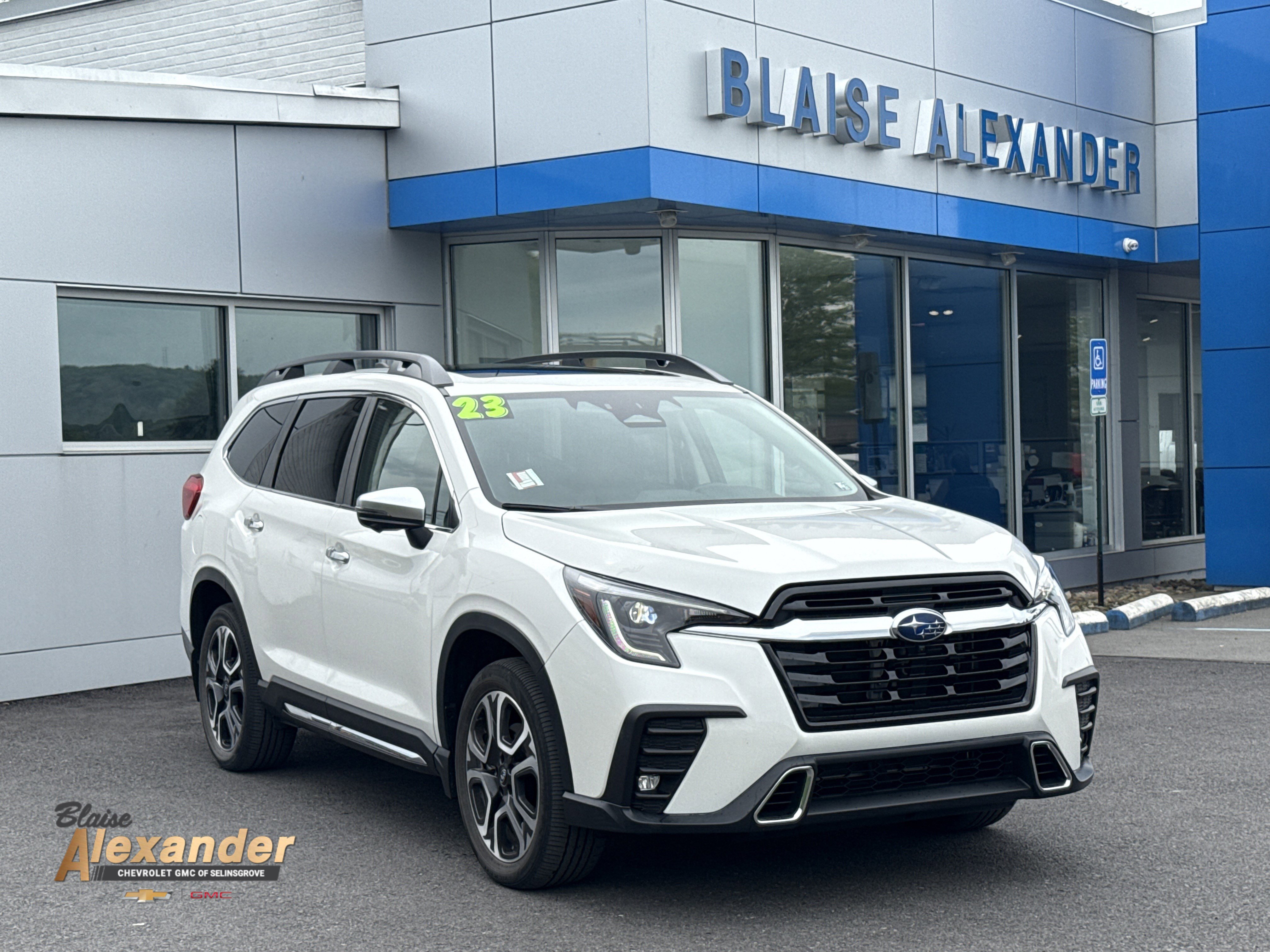 Used 2023 Subaru Ascent Touring AWD/4WD image 1