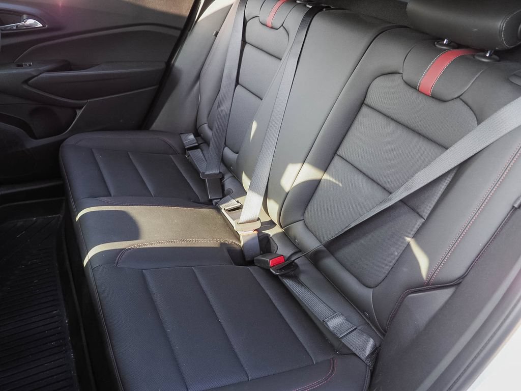 Used 2025 Chevrolet Trax RS w/ Sunroof Package FWD image 22