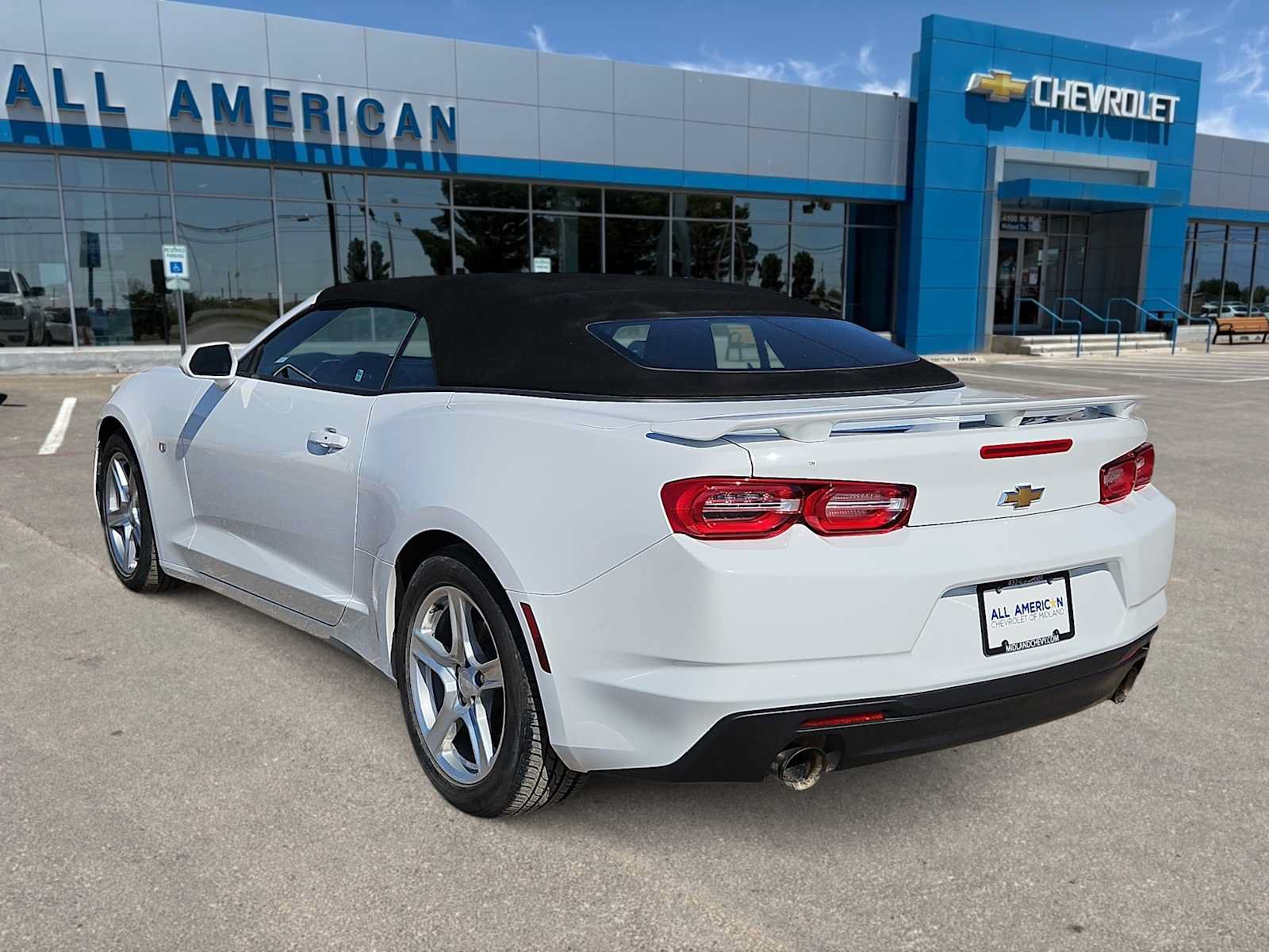 Used 2023 Chevrolet Camaro LT RWD image 6