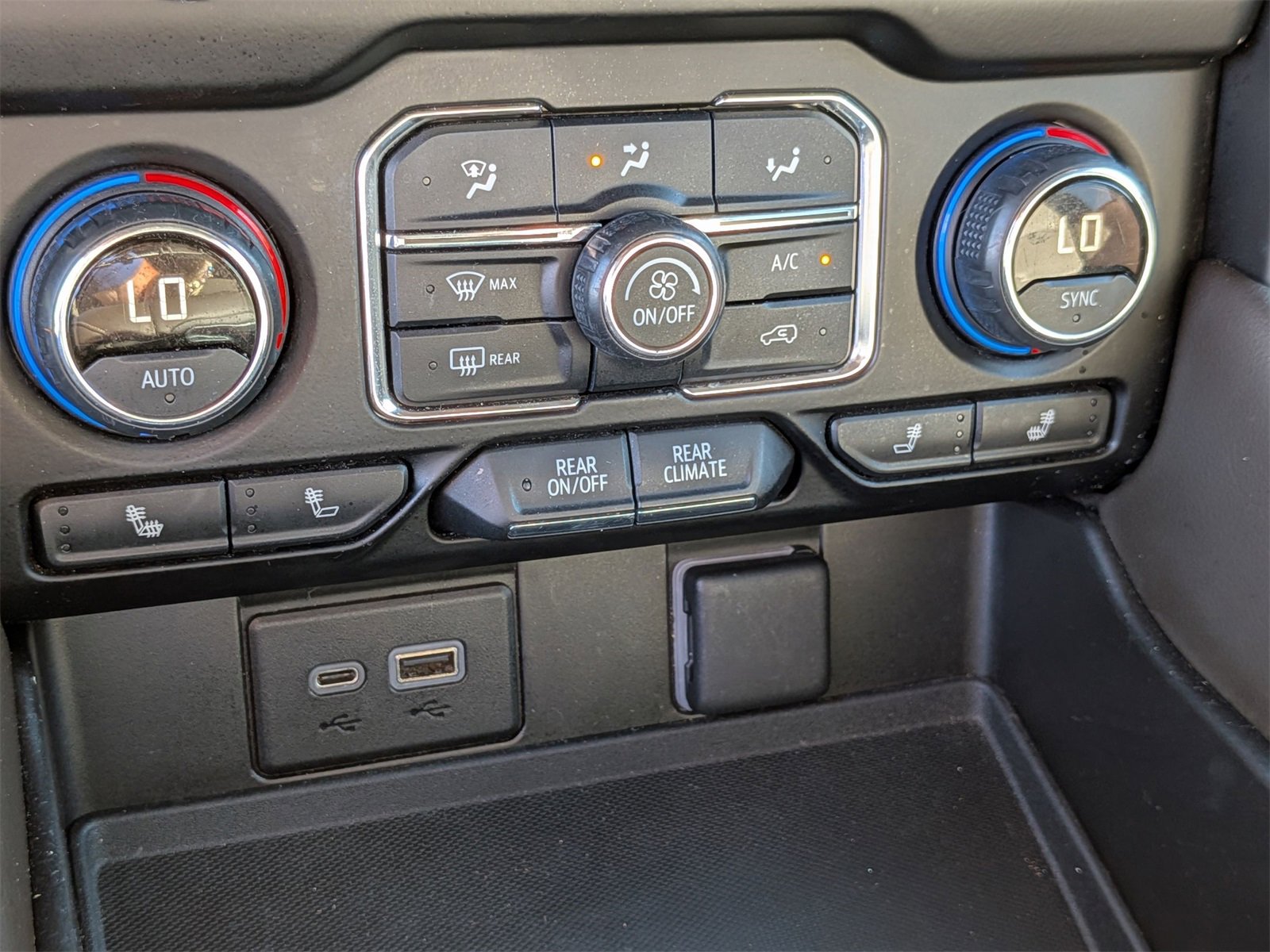 Used 2021 Chevrolet Tahoe LT w/ LT Signature Package image 24