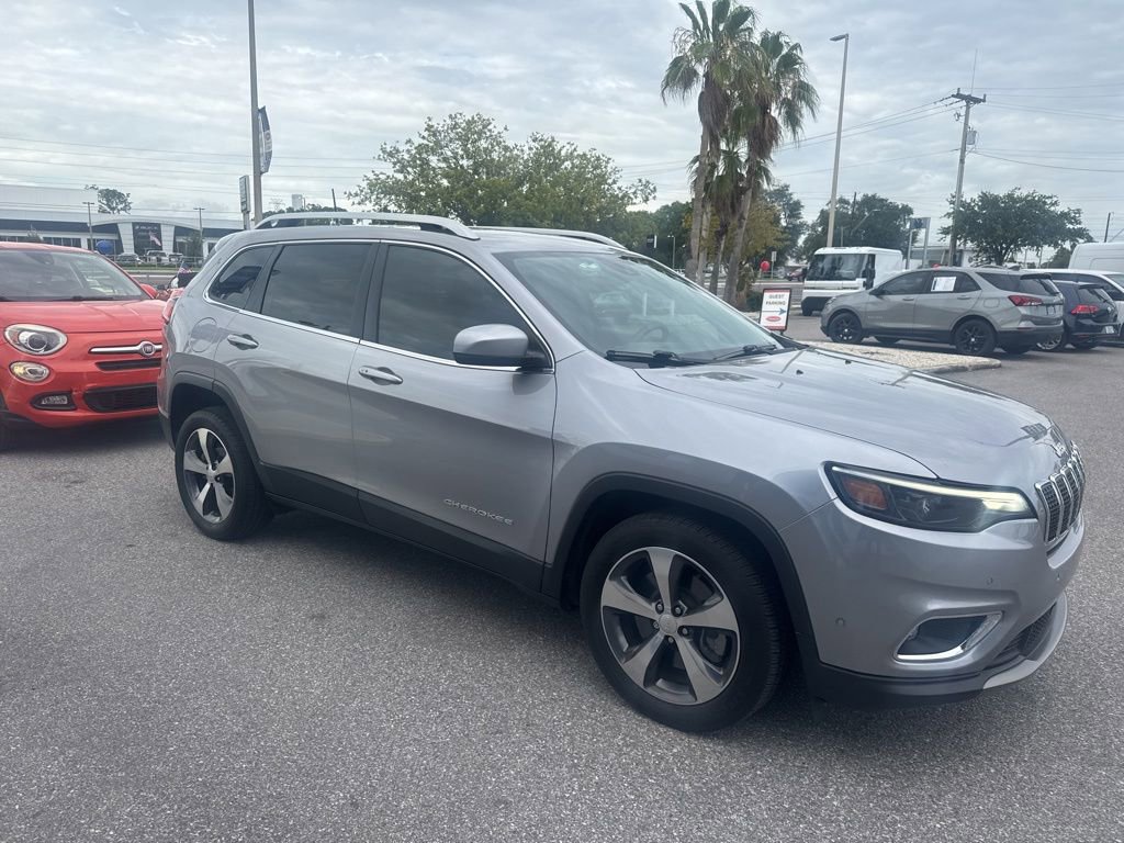 Used 2019 Jeep Cherokee Limited w/ Technology Group FWD image 3