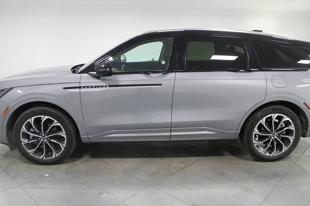 Used 2024 Lincoln Nautilus Reserve image 6