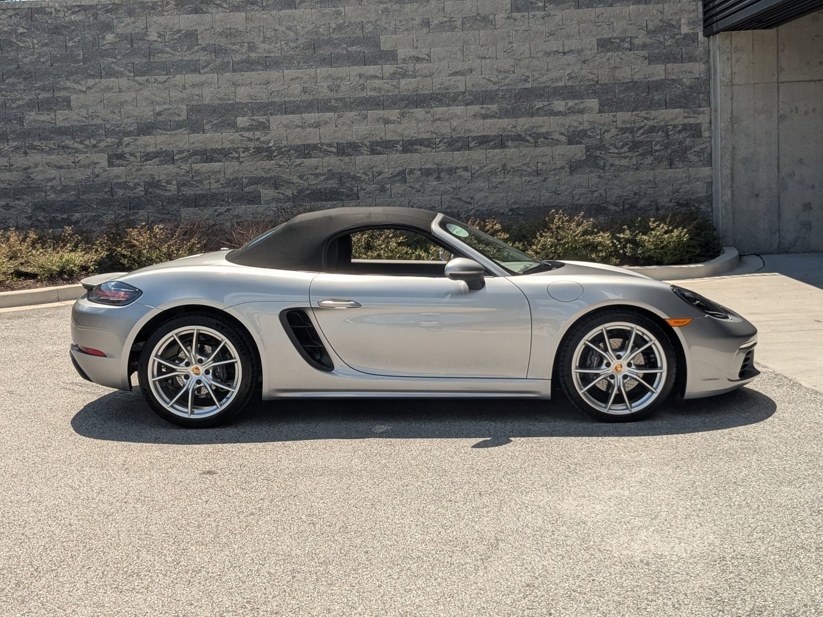 Certified 2025 Porsche 718 Boxster RWD image 9