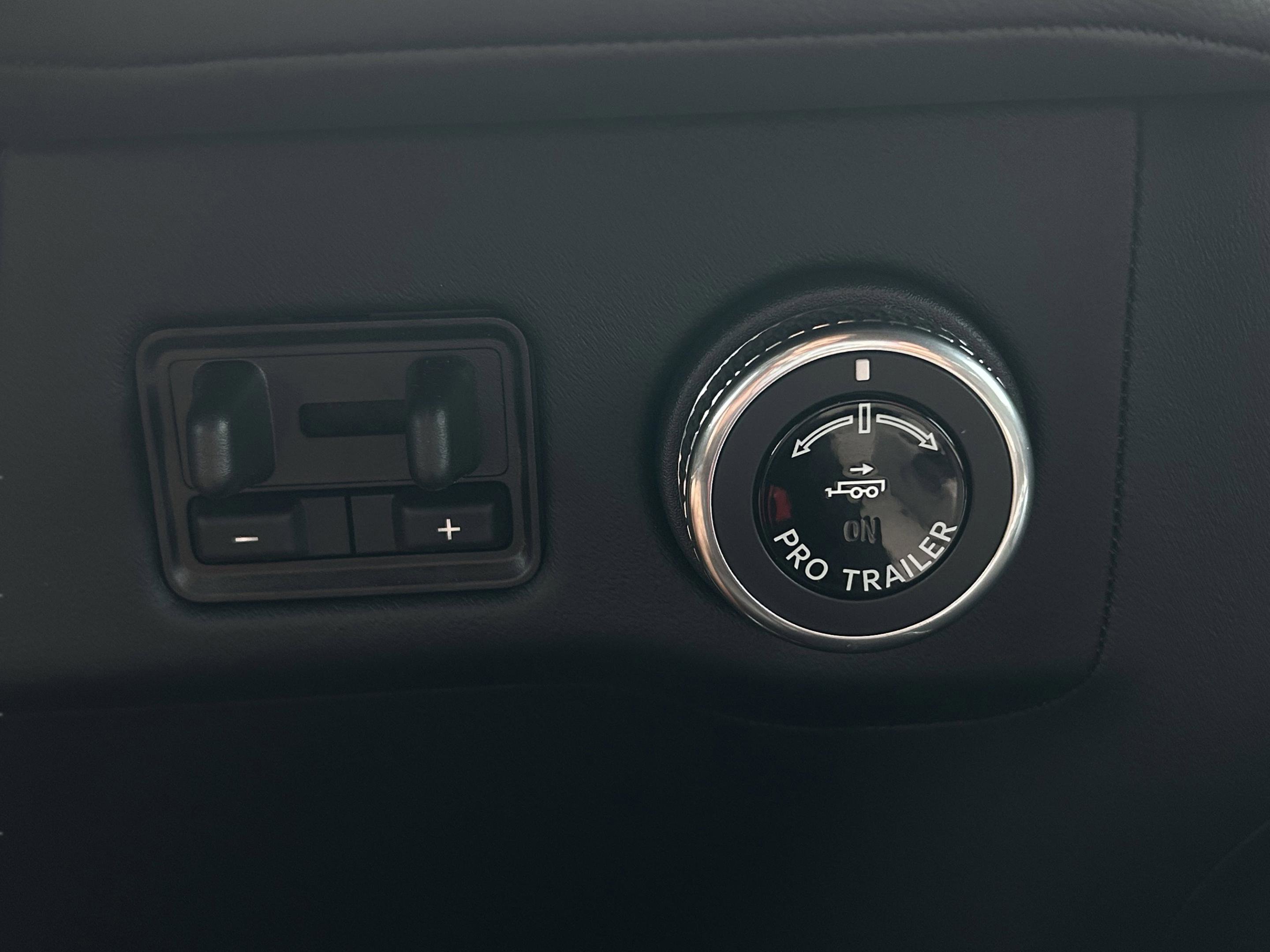 New 2025 Lincoln Navigator L Reserve w/ Jet Appearance Package image 16