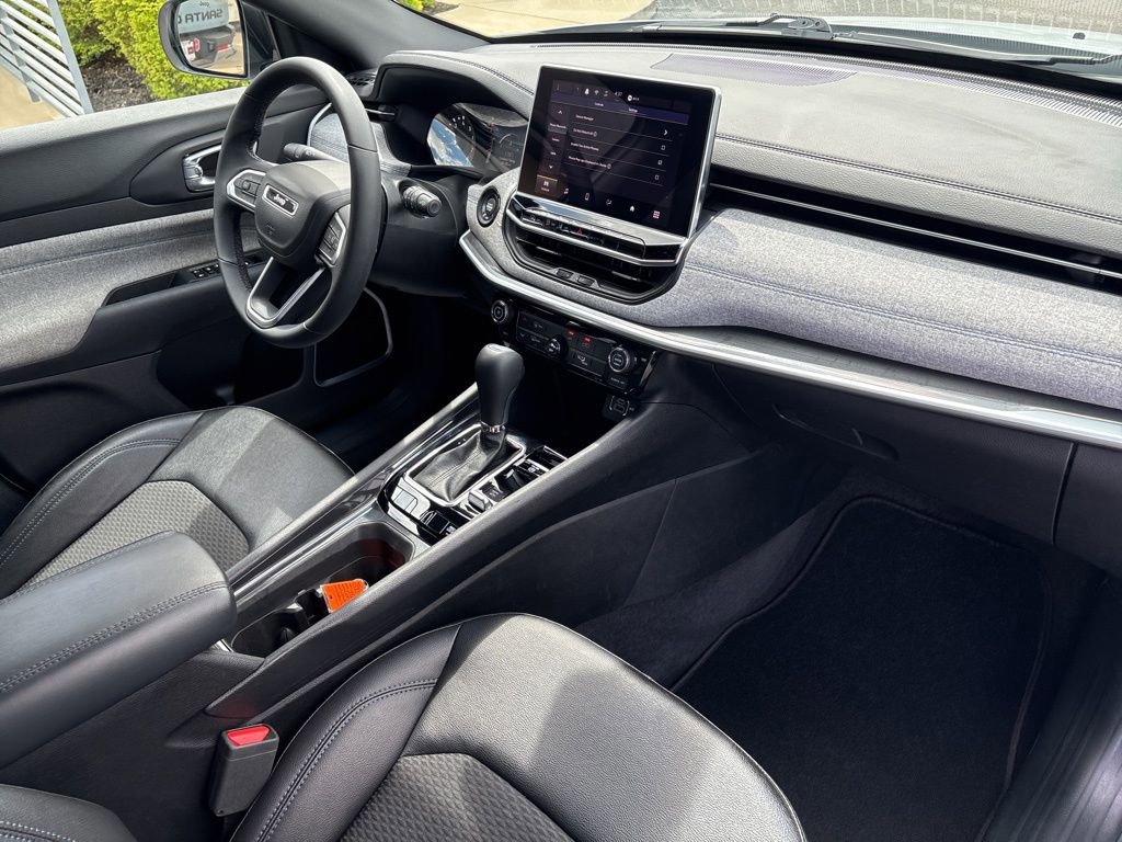 Used 2024 Jeep Compass Latitude image 12