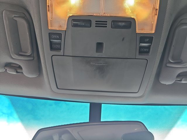 Used 2014 Toyota Camry SE w/ Moonroof Package FWD image 24