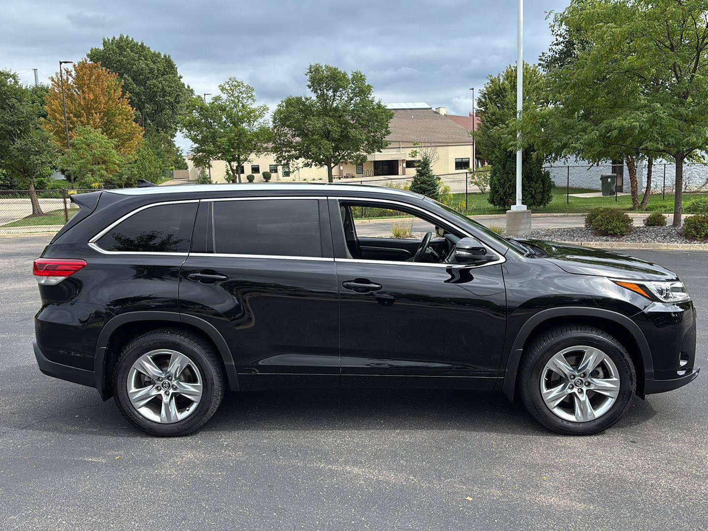 Used 2018 Toyota Highlander Limited AWD/4WD image 8