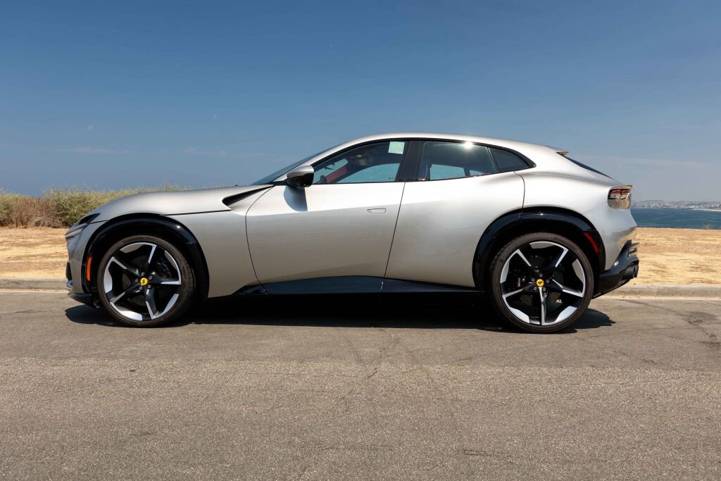 Certified 2025 Ferrari Purosangue image 3