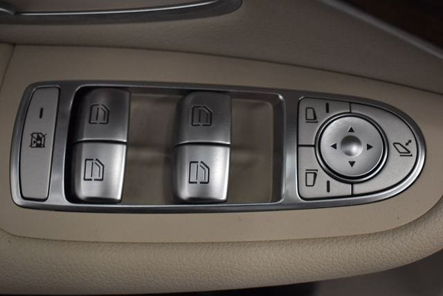 Used 2022 Mercedes-Benz GLC 300 4MATIC image 21