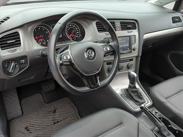 Used 2017 Volkswagen Golf SE image 9