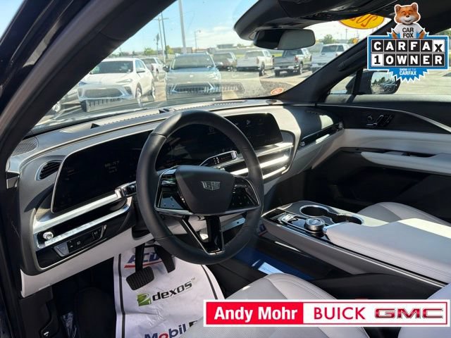 Used 2025 Cadillac Lyriq Sport AWD/4WD image 16