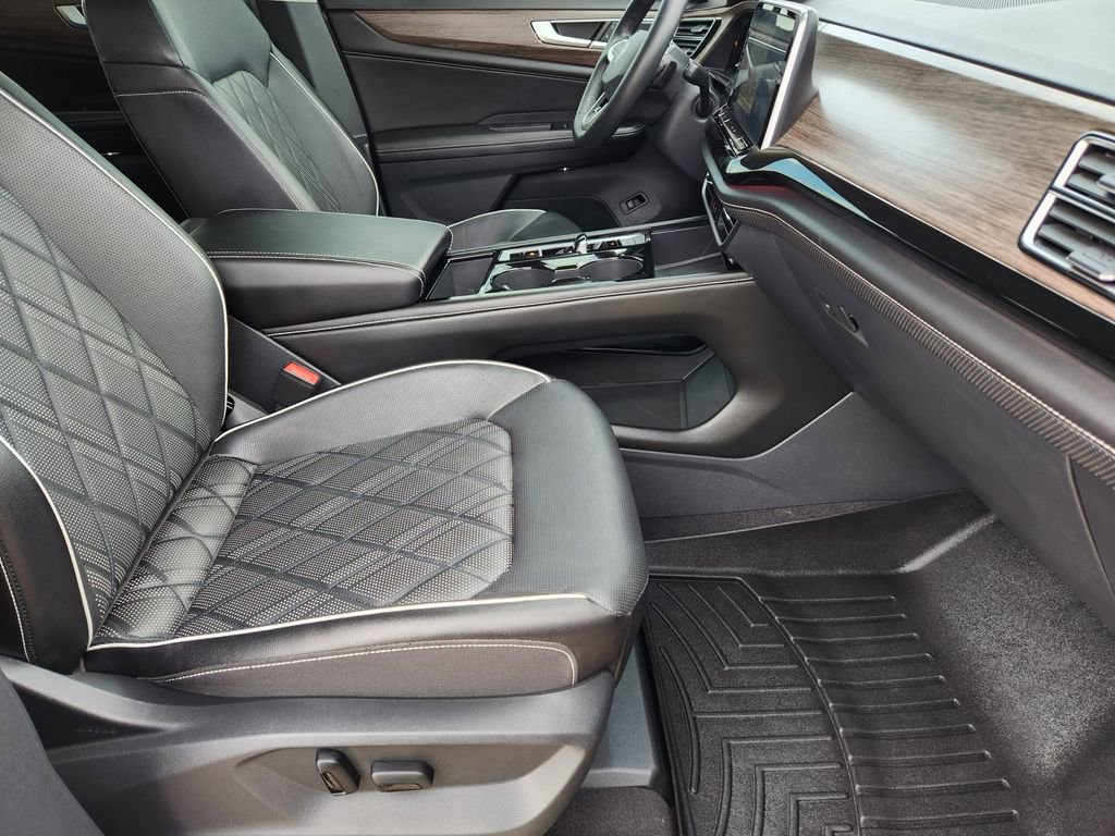 Used 2024 Volkswagen Atlas SEL Premium R-Line AWD/4WD image 18