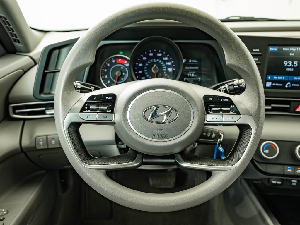 Used 2021 Hyundai Elantra SE FWD image 38