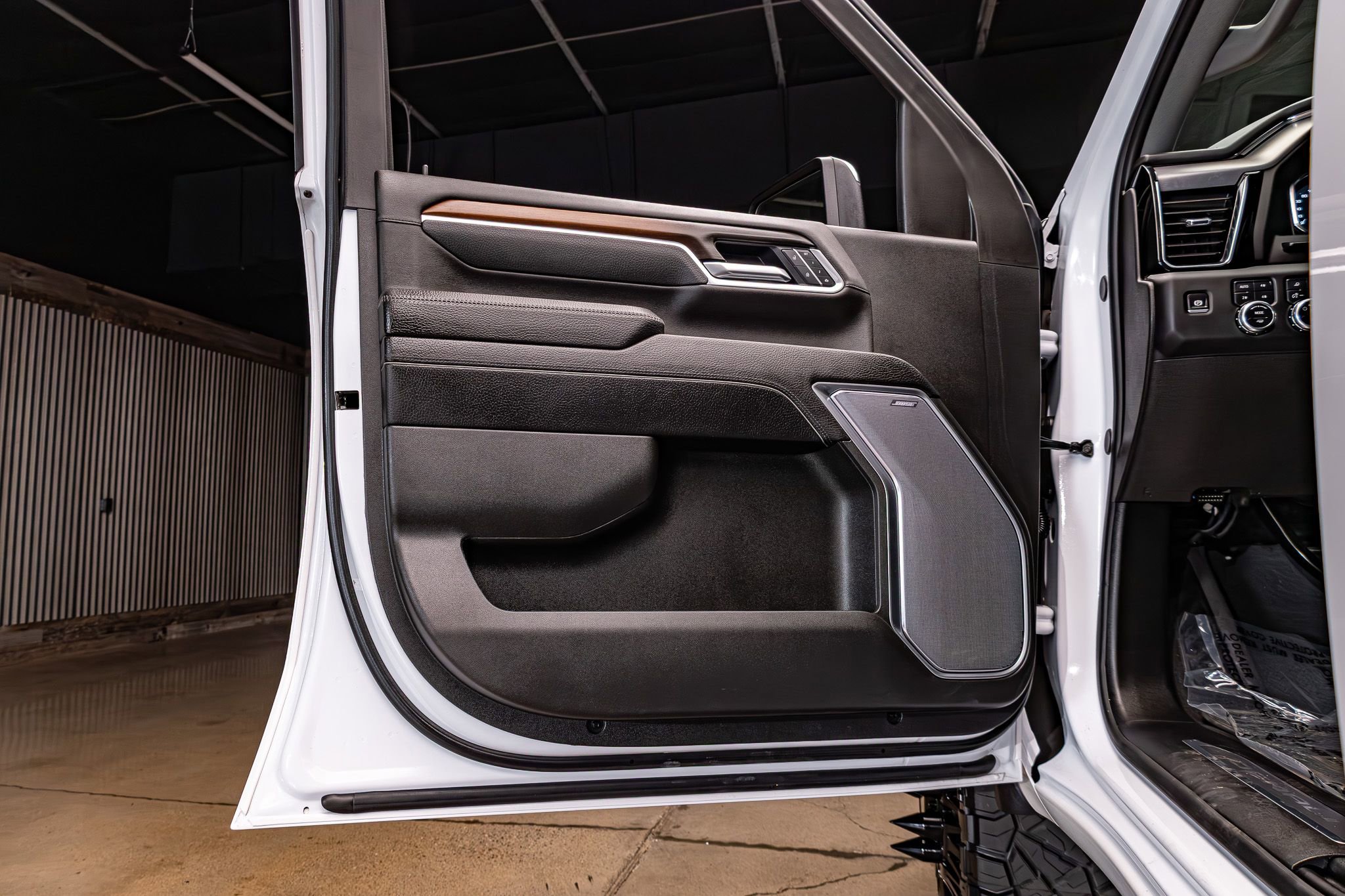 Used 2025 GMC Sierra 3500 Denali w/ Denali Reserve Package image 32