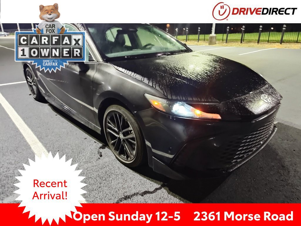 Used 2025 Toyota Camry SE w/ Convenience Package FWD image 1