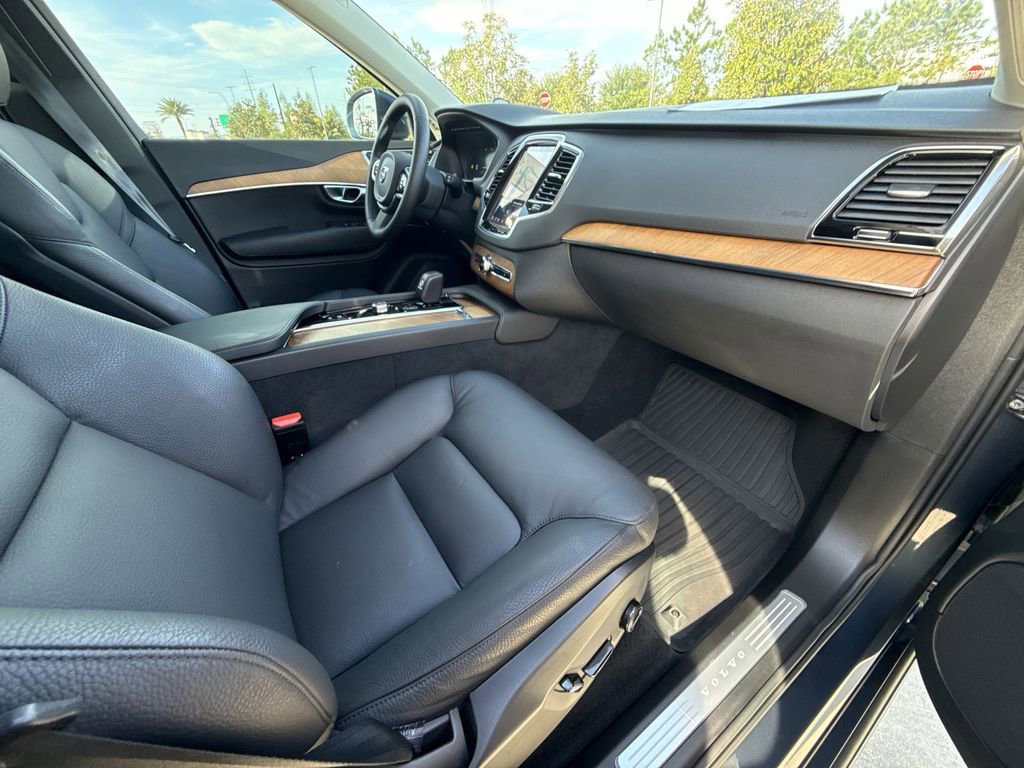 Used 2024 Volvo XC90 B6 Plus image 15
