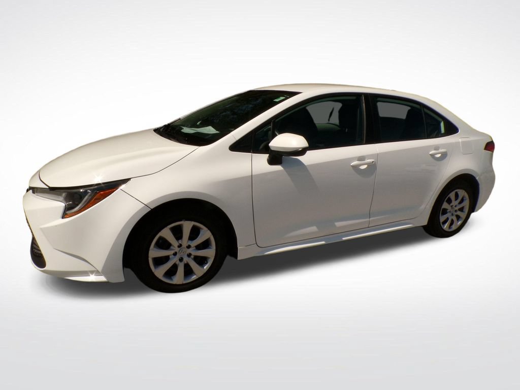 Used 2021 Toyota Corolla LE FWD image 3
