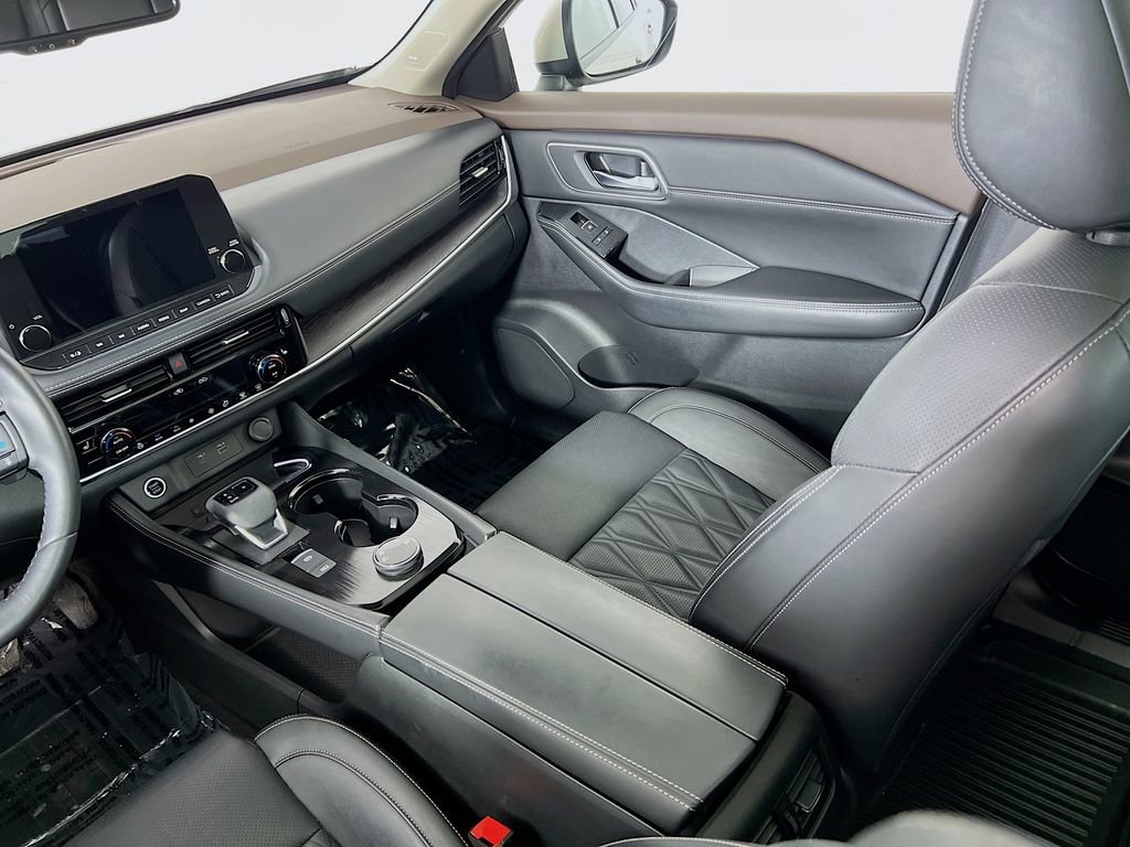 Used 2021 Nissan Rogue Platinum image 24