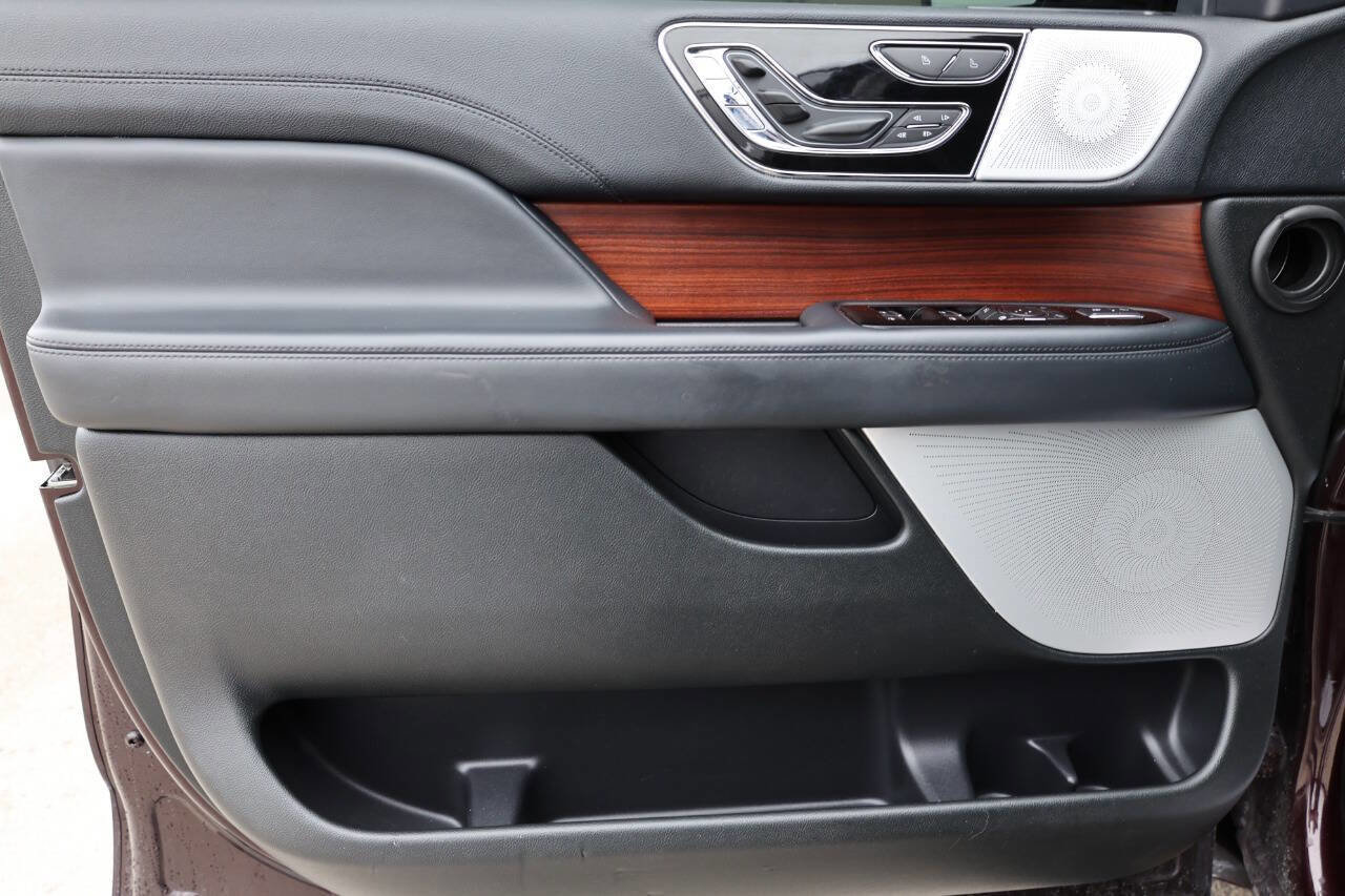 Used 2023 Lincoln Navigator Reserve image 12