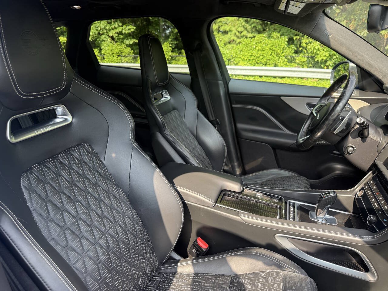 Used 2019 Jaguar F-PACE SVR AWD/4WD image 23