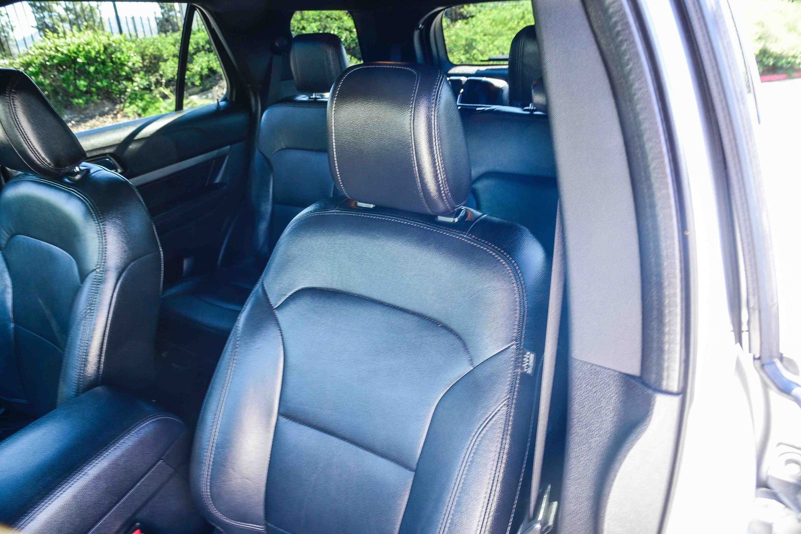 Used 2018 Ford Explorer XLT image 27