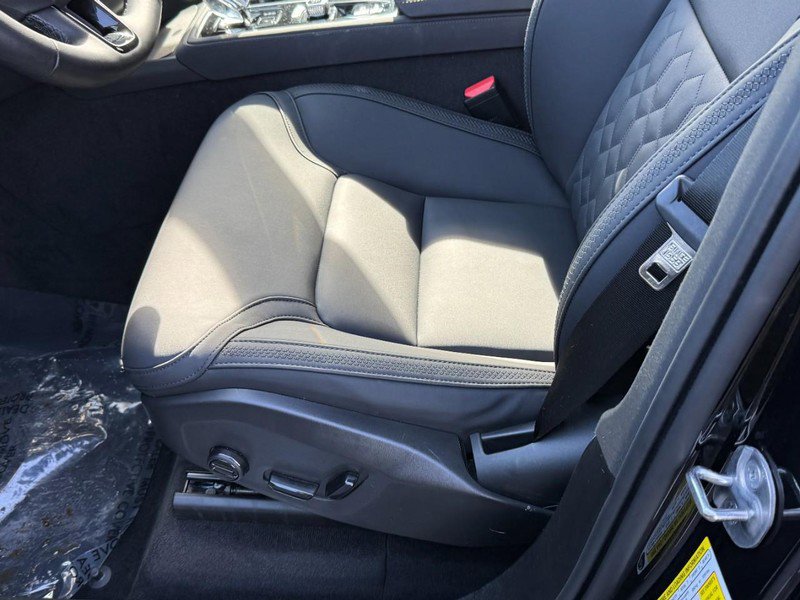 Certified 2025 Volvo XC90 B6 Plus image 26