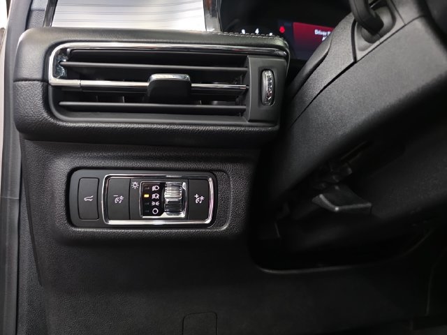 Used 2020 Lincoln Corsair AWD w/ Premium Package image 25