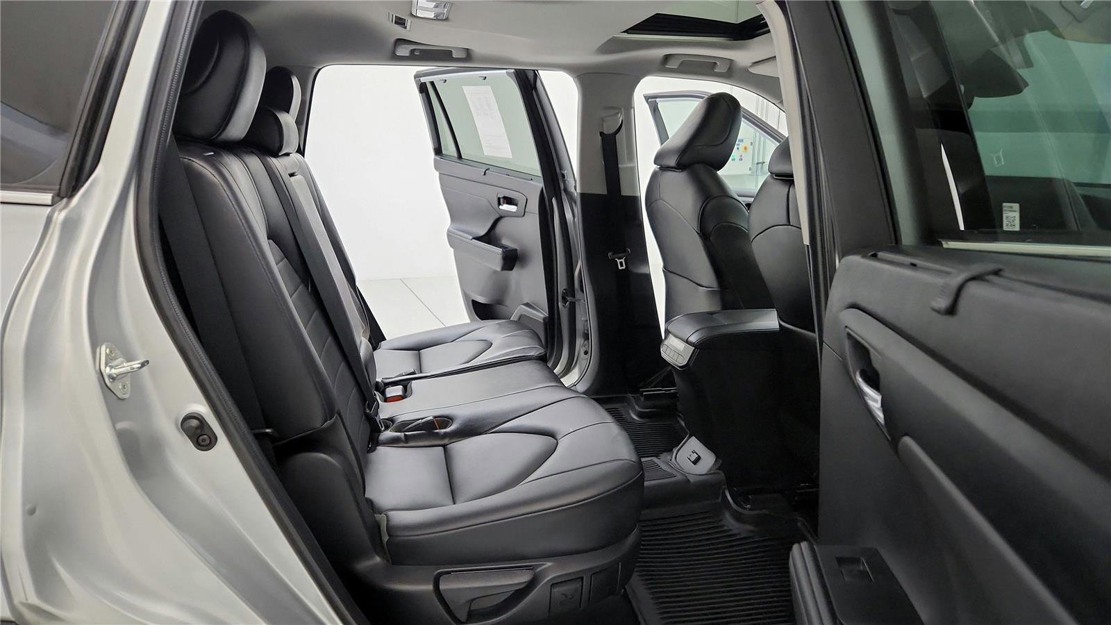 Used 2022 Toyota Highlander XLE image 15