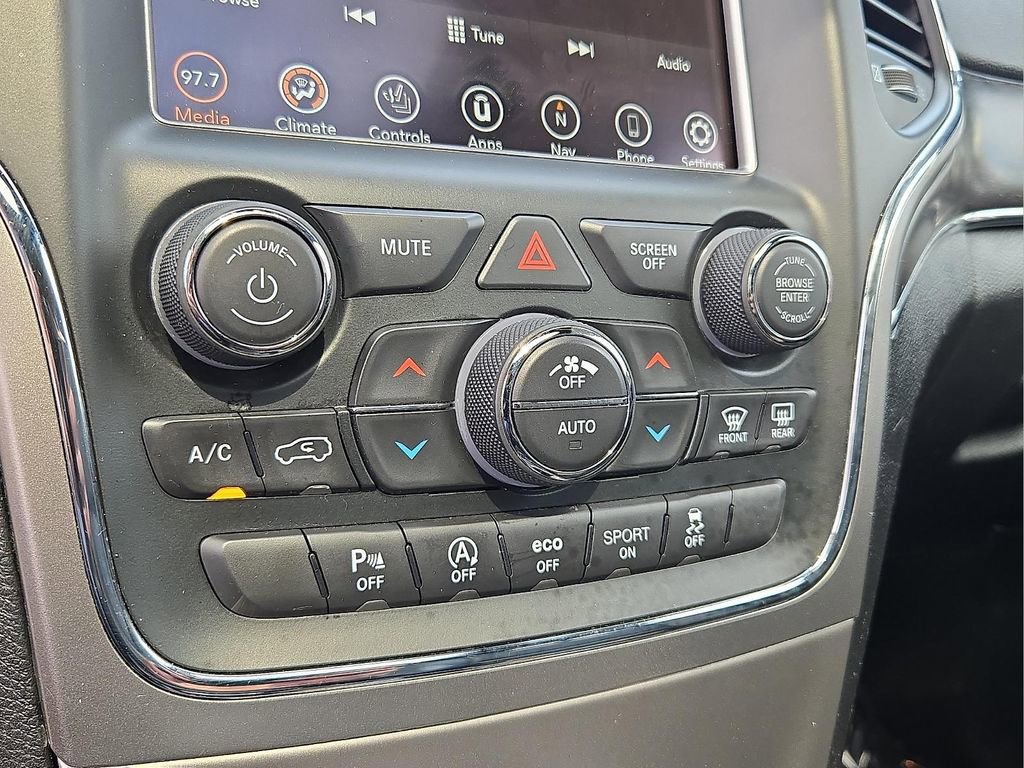 Used 2018 Jeep Grand Cherokee Limited image 16