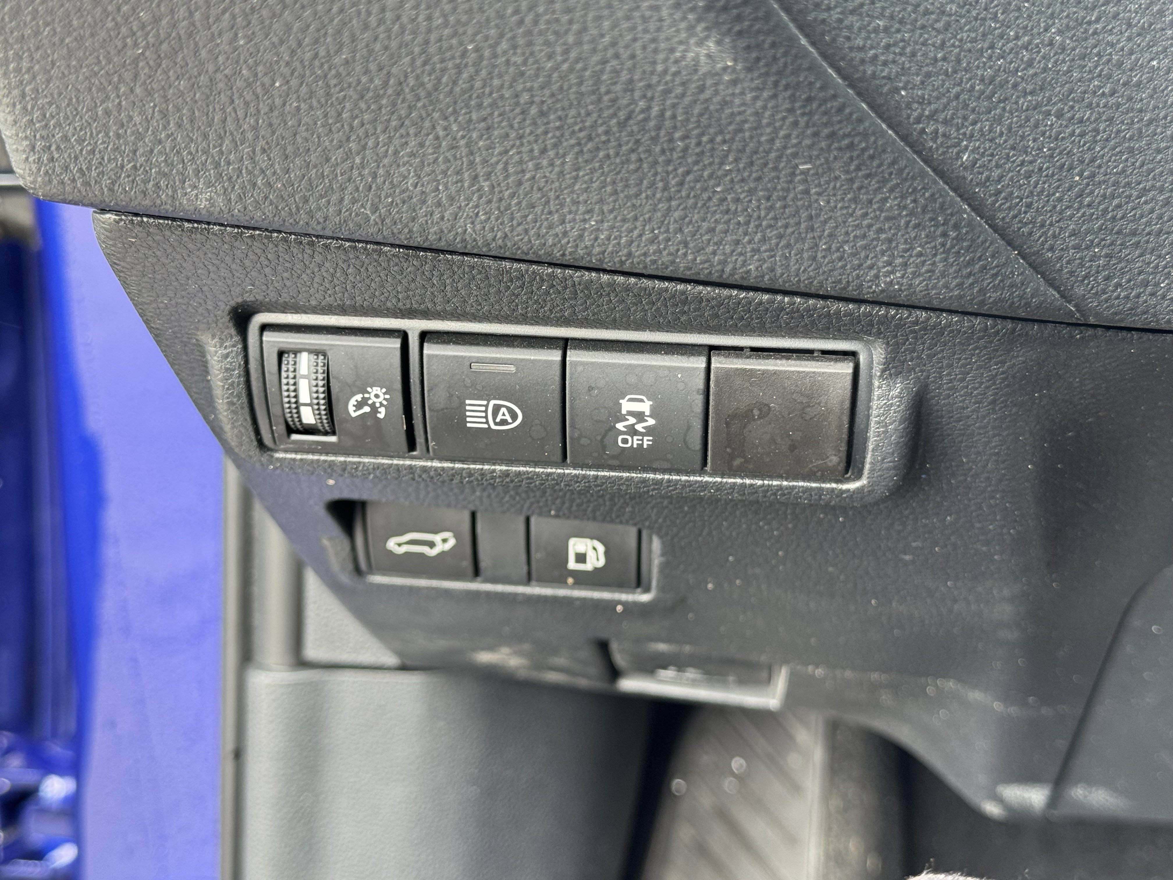 Used 2024 Toyota Corolla Cross XSE w/ Convenience Package image 29