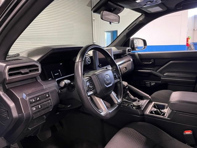 Used 2025 Toyota 4Runner SR5 AWD/4WD image 22