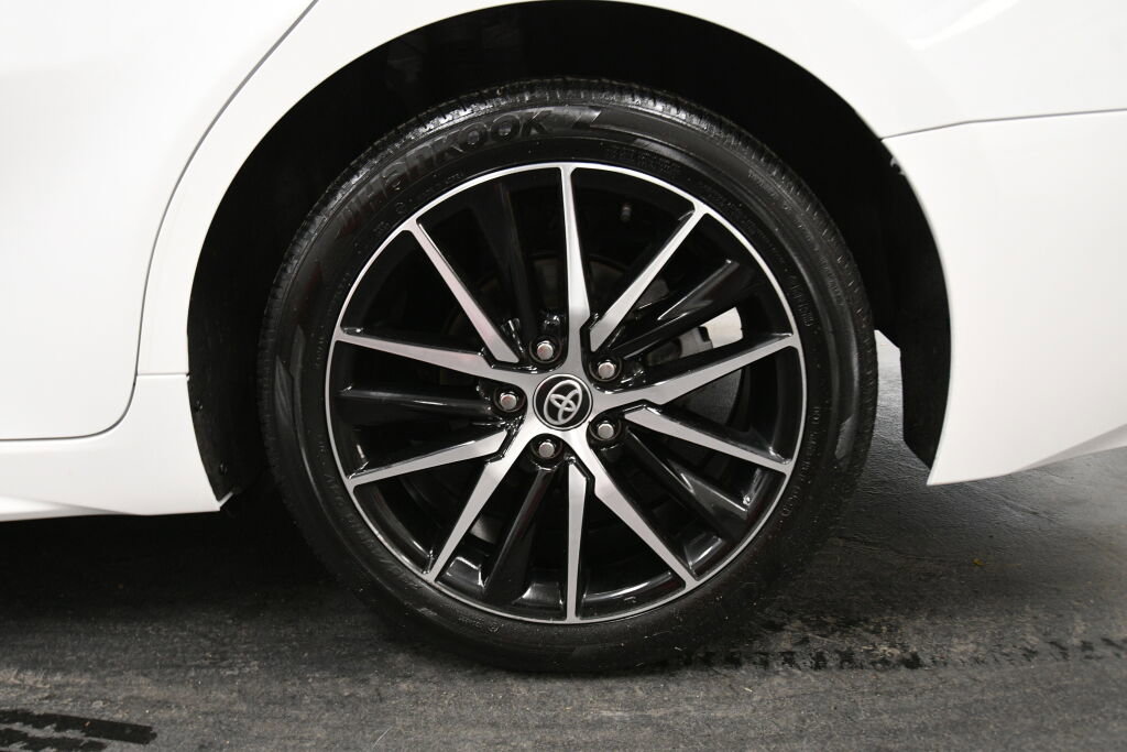Used 2024 Toyota Camry SE image 30