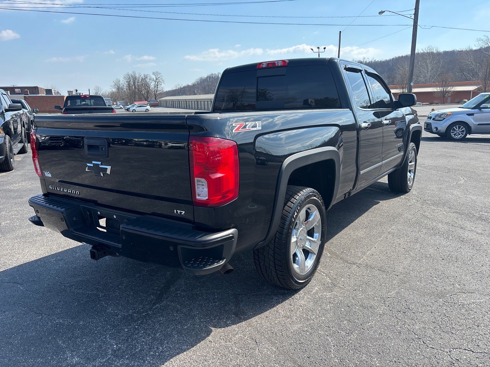 Used 2017 Chevrolet Silverado 1500 LTZ Z71 w/ LTZ Plus Package image 7