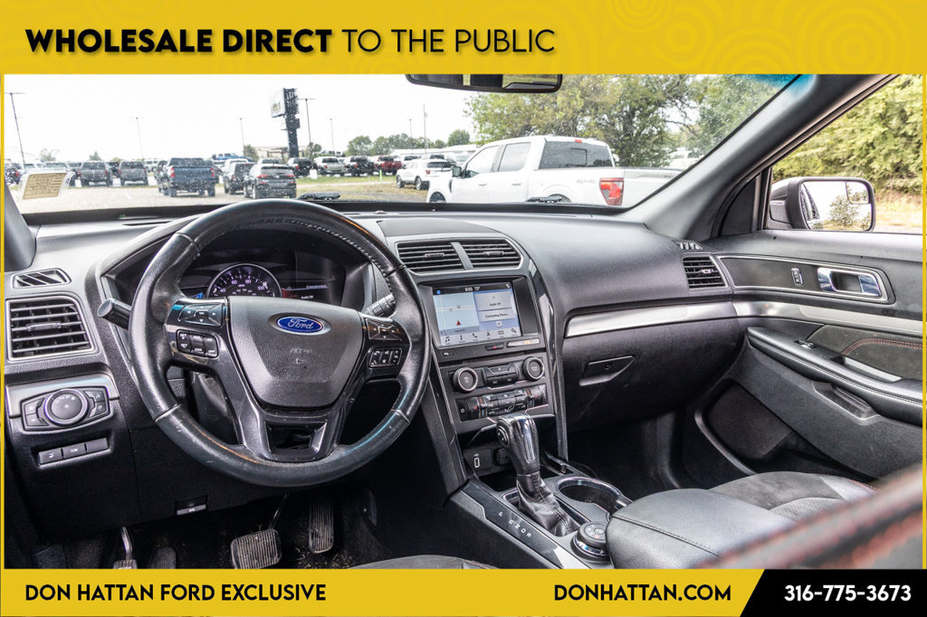 Used 2018 Ford Explorer XLT w/ Equipment Group 202A AWD/4WD image 17