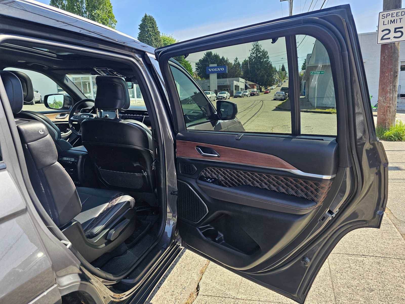 Used 2022 Jeep Grand Cherokee L Summit w/ Advanced Protech Group IV AWD/4WD image 13