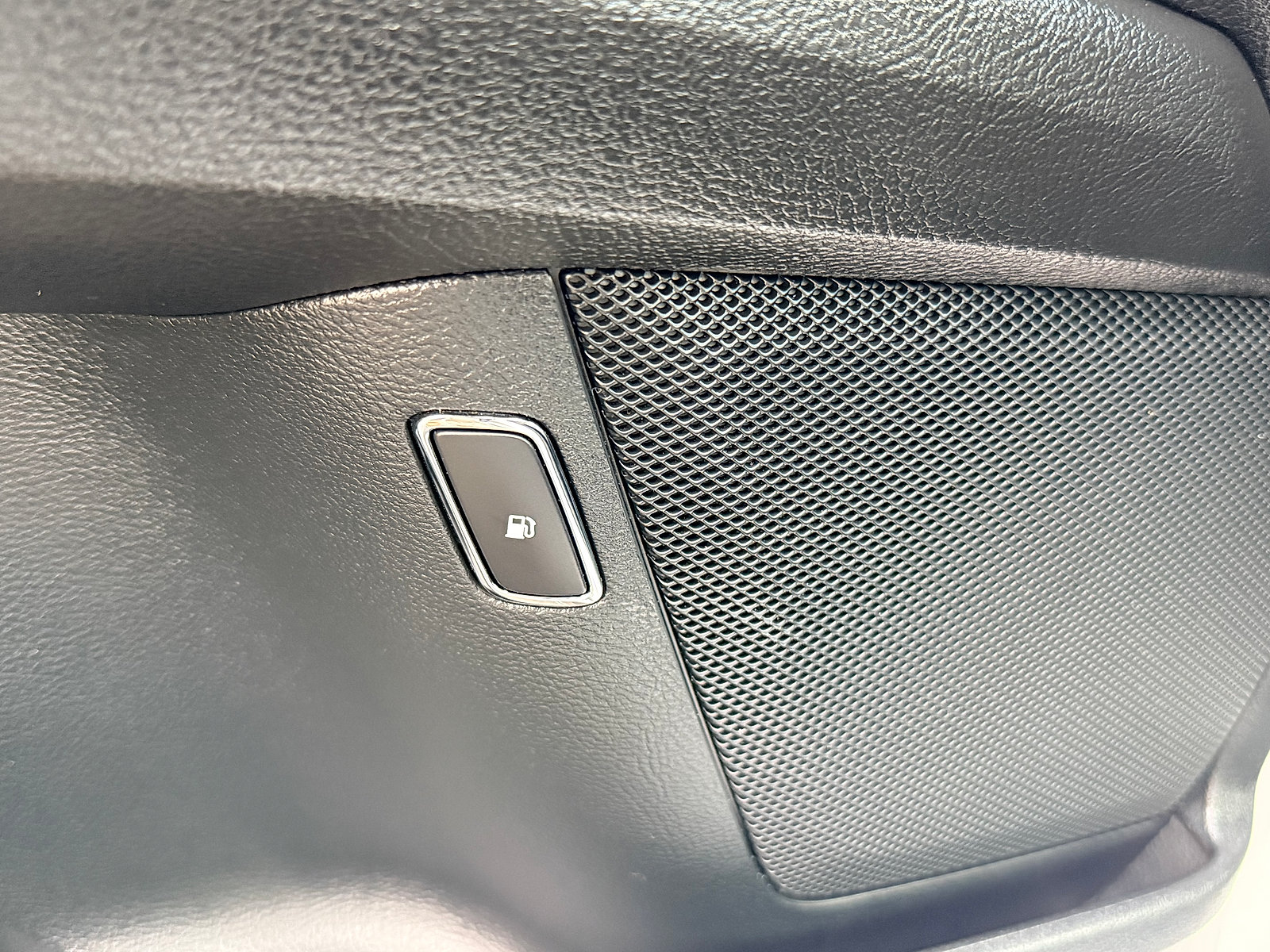 Used 2018 Ford Fusion S FWD image 24