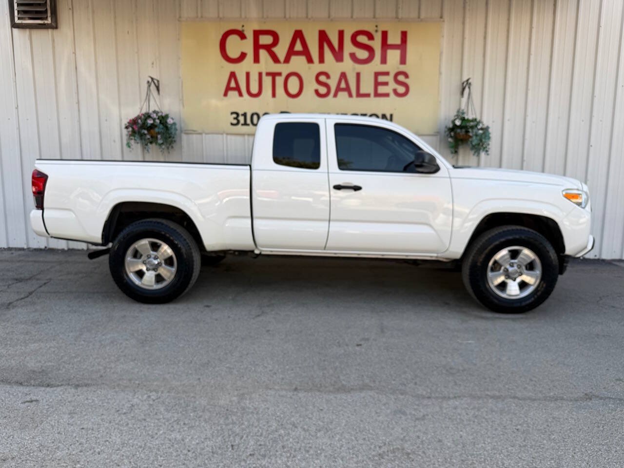 Used 2020 Toyota Tacoma SR RWD image 5