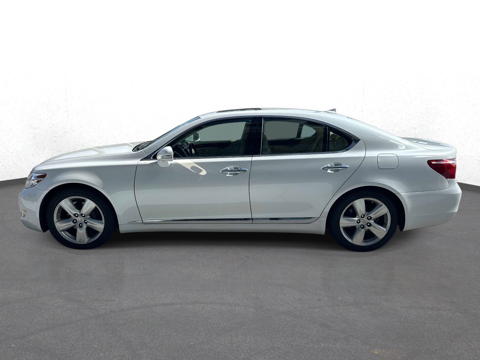 Used 2012 Lexus LS 460 w/ Comfort Pkg image 6