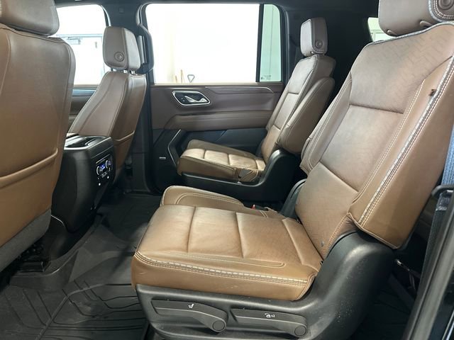 Used 2023 Chevrolet Suburban High Country image 36
