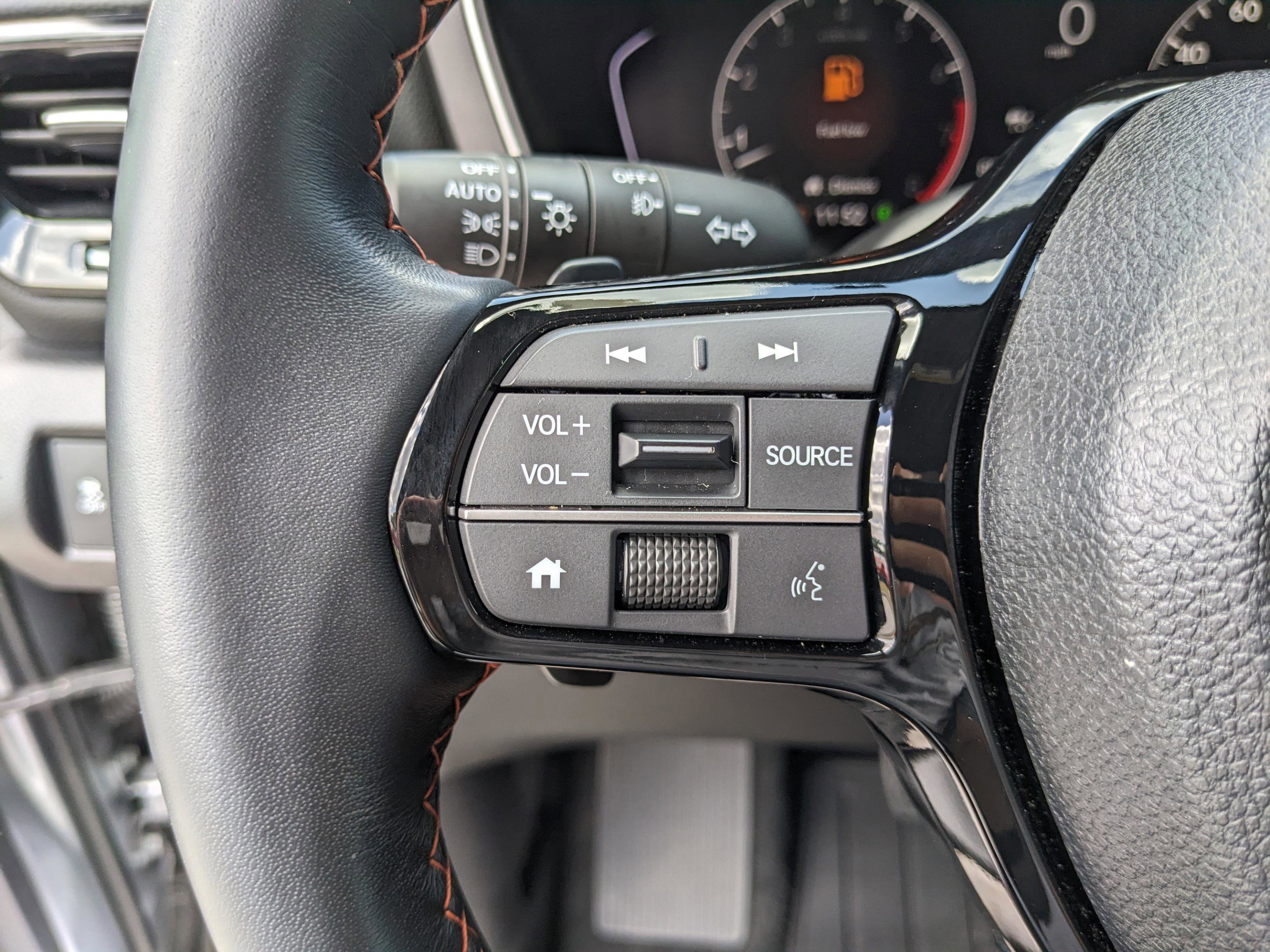 Used 2025 Honda Pilot Sport image 33