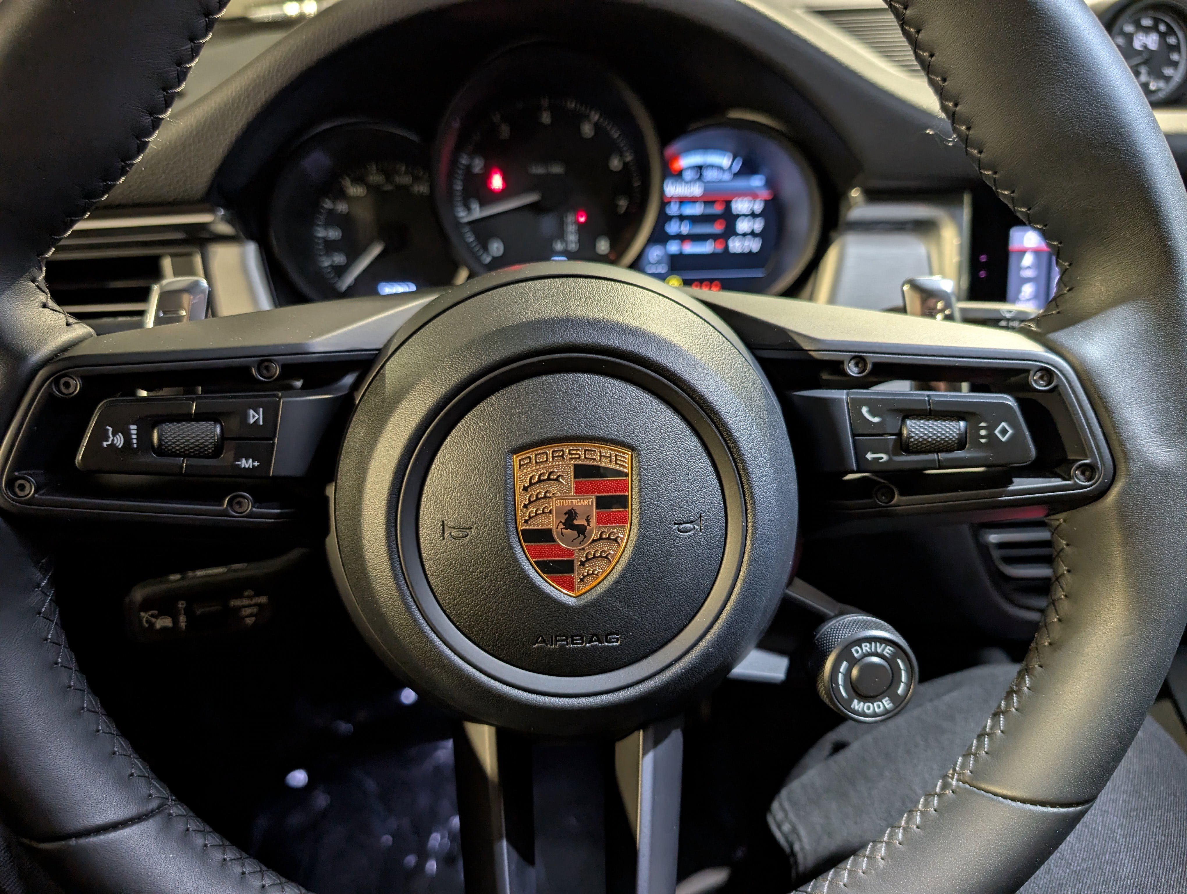 Certified 2026 Porsche Macan AWD/4WD image 28