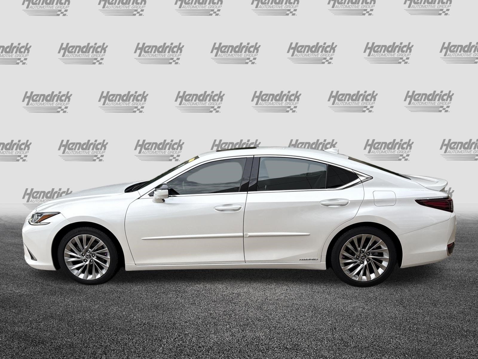 Certified 2022 Lexus ES 300h w/ Accessory Package FWD image 7
