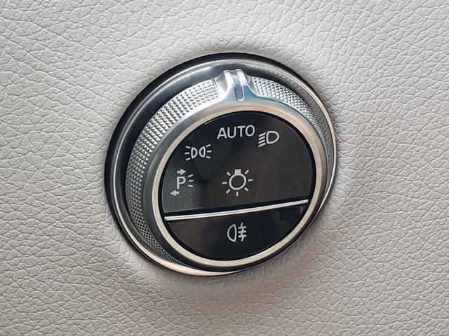 Used 2025 Mercedes-Benz GLC 300 4MATIC image 29